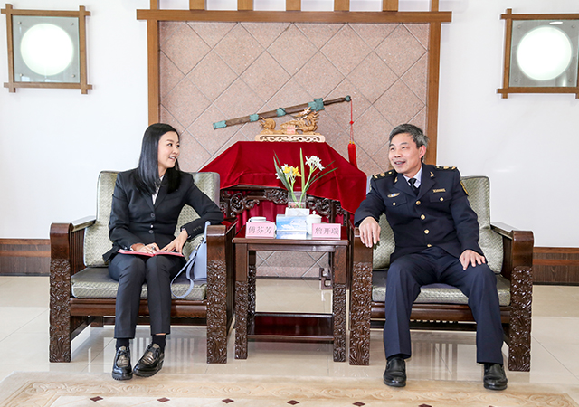 詹开瑞副局长热情接待了傅芬芳总裁,并与傅芬芳总裁举行工作会谈,公司